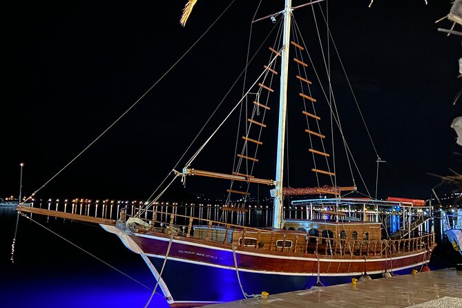 Queen Bee Sunset Cruise with Swim Stops and Dinner - Who should book Queen Bee, and who should choose another option