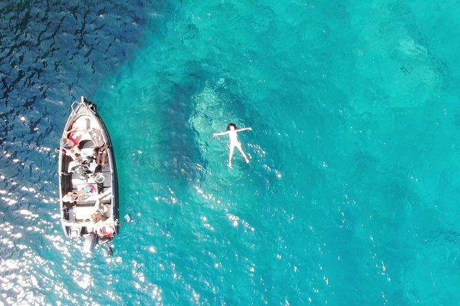 Rent a Boat in Santorini without a License - Key Points to Know Before You Go
