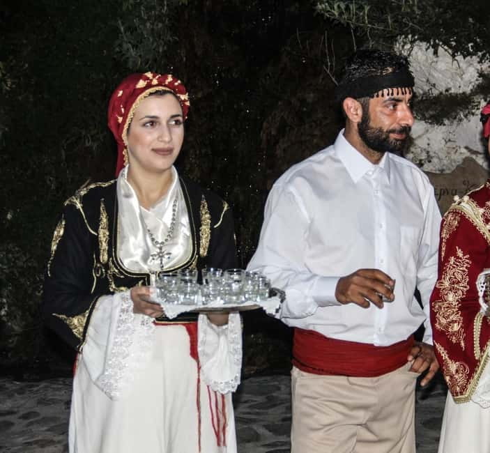 Rethymnon: Cretan Night with Dinner and Live Music - A Traditional Cretan Night Outside Rethymnon