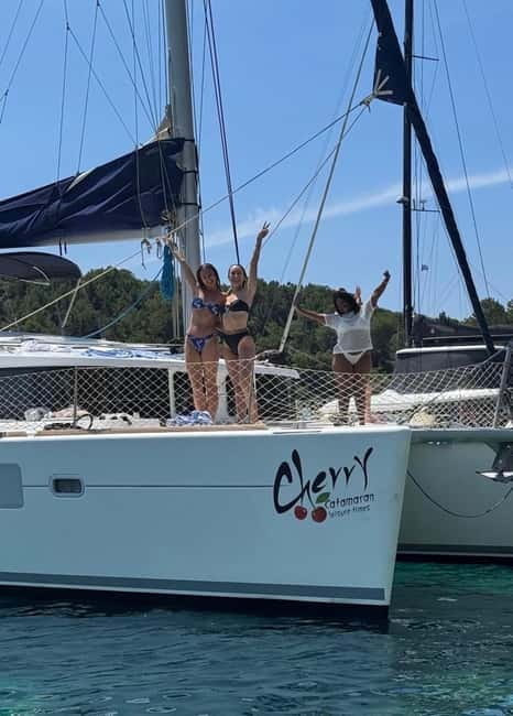 Rhodes: All inclusive Catamaran Escape with Lunch & Drinks - Food and drinks onboard: Greek lunch that is more than an afterthought