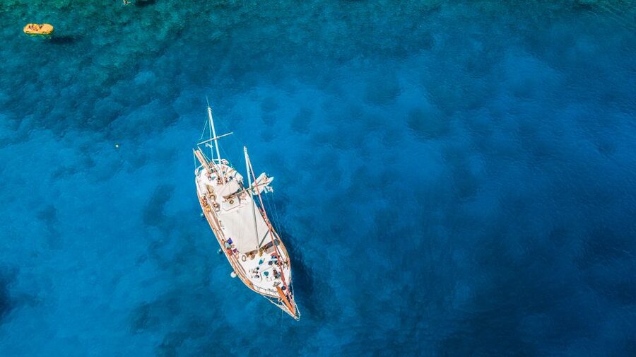 Rhodes: Cruise with 3 Stops, Lunch and Unlimited Drinks - Entering the day: Rhodes port, the wooden boat, and the right mindset