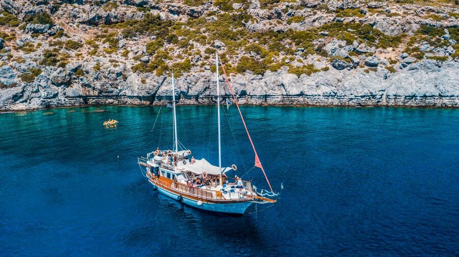 Rhodes: Cruise with 3 Stops, Lunch and Unlimited Drinks - On board details: unlimited drinks, Wi-Fi, and the deck setup
