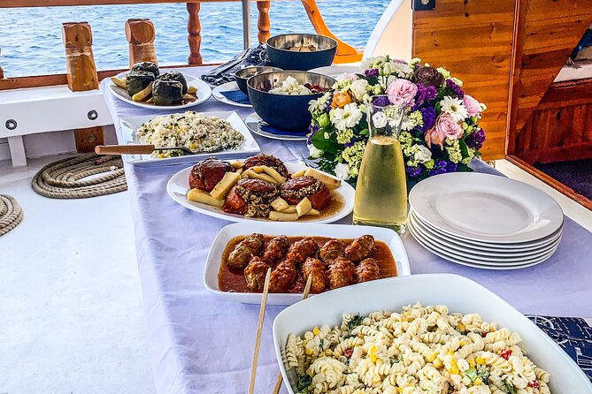 Rhodes Day Cruise (with lunch & unlimited drinks) 5,5 Hours - Drinks, wine, and the “all-inclusive” feeling