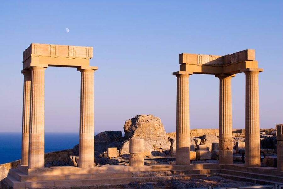 Rhodes: Lindos Acropolis Entry Ticket & Optional Audio Guide - Reaching the Temple of Athena Lindia, and why the views are the payoff
