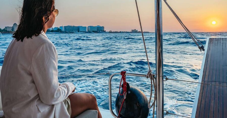 Rhodes: Sunset Catamaran Cruise with Dinner Buffet & Drinks - The Sunset Moment: Watching It From the Water Near Rhodes Town