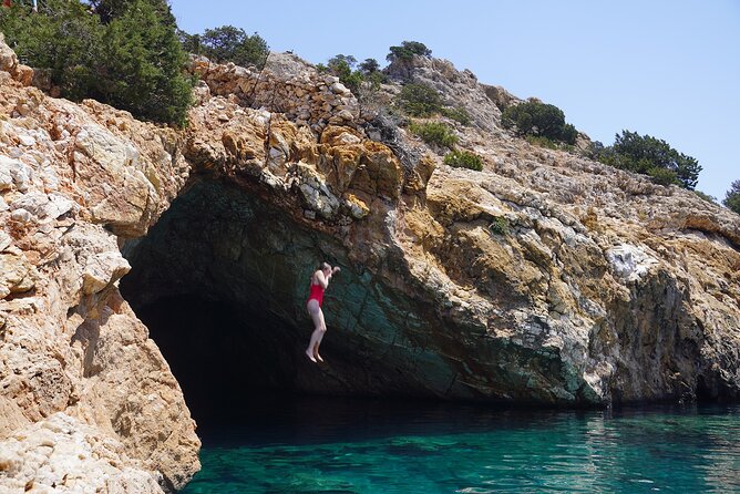 Rina Cave Sea Kayak Tour with Snorkeling and Picnic - Rhina Cave Sea Kayak and Kalantos Beach, the real reason it works