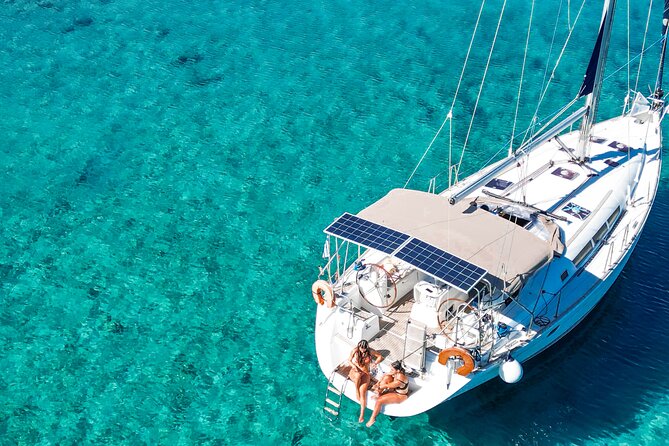 Sailing Cruise to Dia Island with Meal and Water Activities - Weather, seasickness, and dressing for a smooth sail