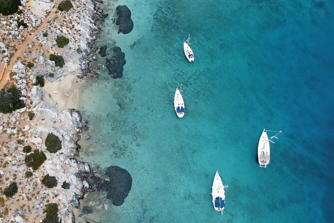 Sailing Trip to Dia with Snorkeling, Dining & Sunset Option - Lunch, drinks, and what it feels like to eat on a yacht
