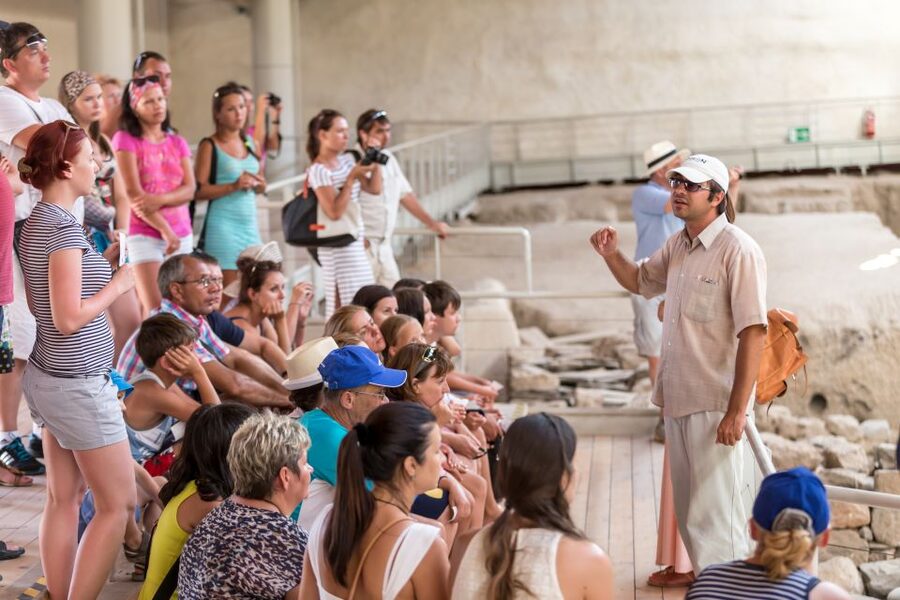 Santorini 2-Day Combo: Volcano Boat Cruise & Island Bus Tour - Oia sunset hour: how to enjoy it without racing