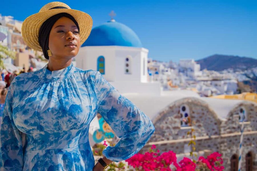 Santorini: 40-minute Photoshoot in Oia - Price check: is $76 per group up to 2 good value?