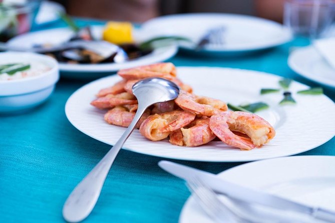 Santorini All-inclusive Catamaran Cruise with Thirassia Stop - Onboard Lunch, Free-Flow Drinks, and the “Food at Sea” Factor