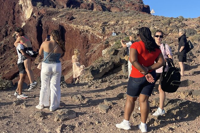 Santorini ATV Highlights Tour: Oia, Viewpoints & Volcanic Beaches - Oia First Stop: Using Your Hour in Santorini’s Crowd Magnet