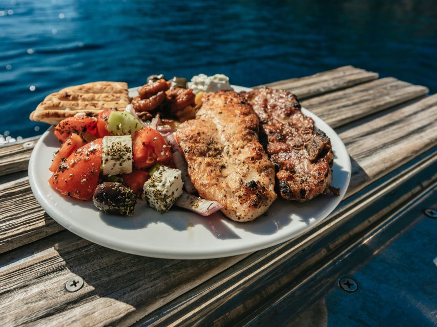 Santorini: Catamaran Caldera Cruise with Meal and Drinks - Key things to notice before you go