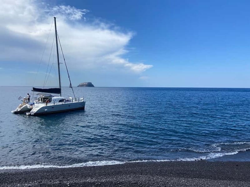 Santorini: Catamaran Cruise with Food and Drinks - Why a 5-hour catamaran is a sweet spot in Santorini