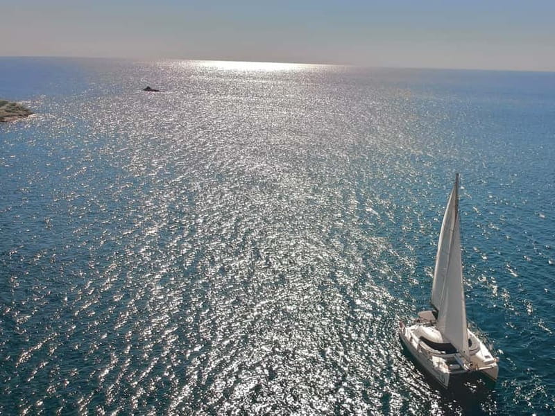 Santorini: Catamaran Cruise with Food and Drinks - Sailing the caldera, with real time for sightseeing