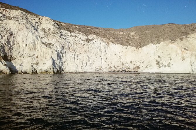 Santorini Catamaran Cruise with Fresh Meal and Open Bar - Open Bar and a Fresh Meal: What You Get Beyond the Drinks