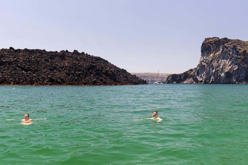 Santorini: Catamaran Cruise with Fresh Meal & Open Bar - Sunset option: how the timing works and what to do with it