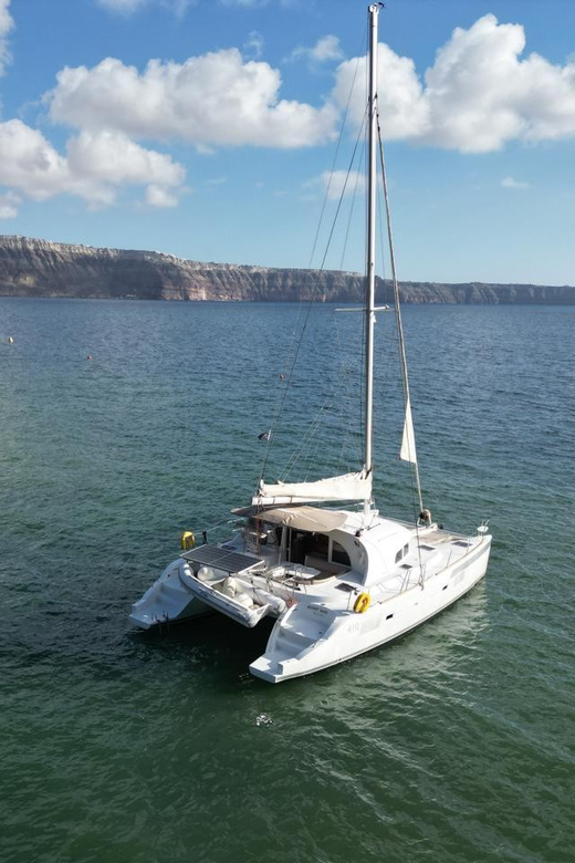 Santorini: Catamaran Cruise with Greek BBQ and Drinks - Mésa Pigádia and Palea Kameni: Short Stops for Snapshots and Sea Views