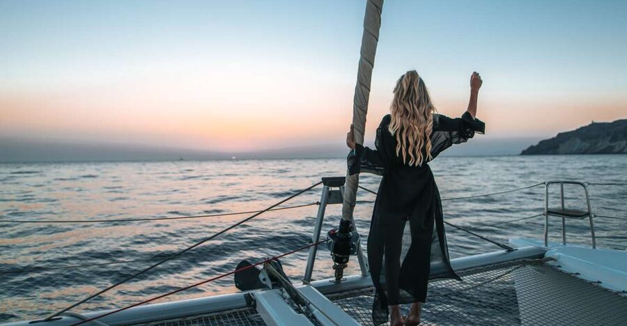 Santorini: Catamaran Cruise with Meal & Open Bar - The onboard meal and open bar: value goes beyond alcohol