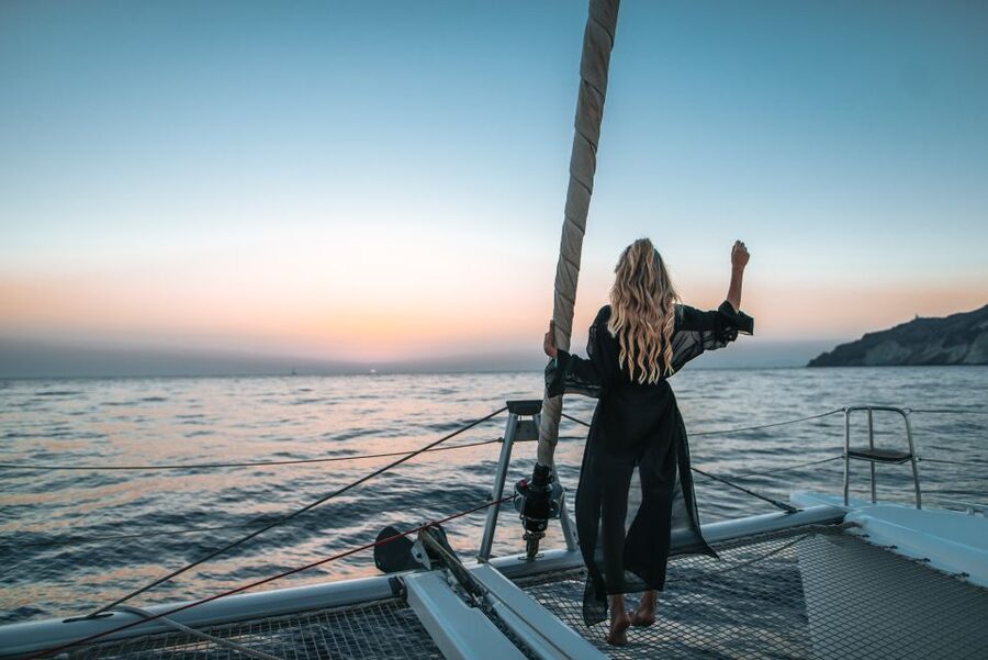 Santorini: Catamaran Cruise with Meal & Open Bar - Getting to Vlychada and how the day starts smoothly