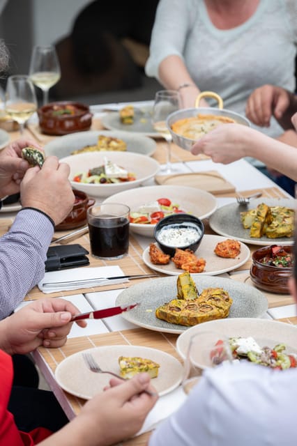 Santorini: Cooking Class with Lunch and Wine Tasting - Who this Santorini class suits best