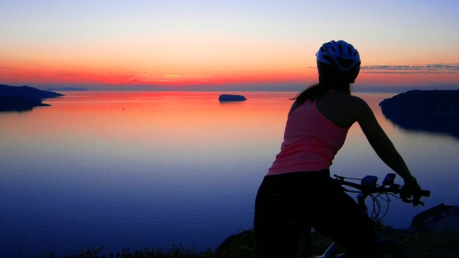 Santorini: Electric Mountain Bike Adventure - Guides, pacing, and what the small-group setup really means