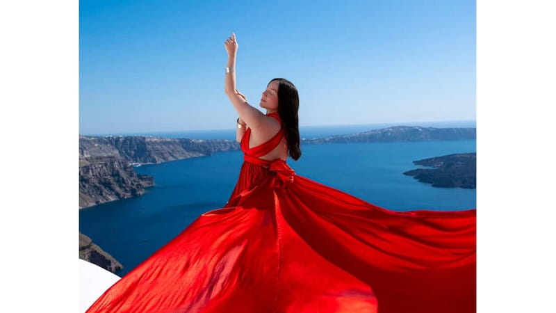 Santorini: Flying Dress Photoshoot with Edited Photos - Key things to know before you book