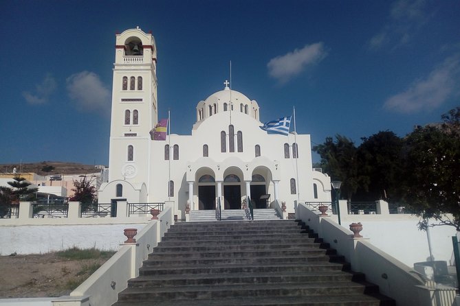 Santorini Highlights and Venetian Castles Small-Group Day Tour - Perissa Black-Sand Beach Break: Swim Time and Lunch Options