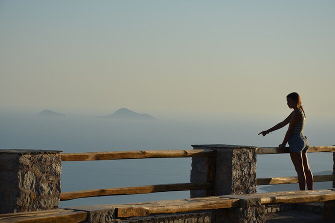 Santorini Highlights Small-Group Tour with Wine Tasting option - Why this Santorini Highlights tour feels efficient for your time
