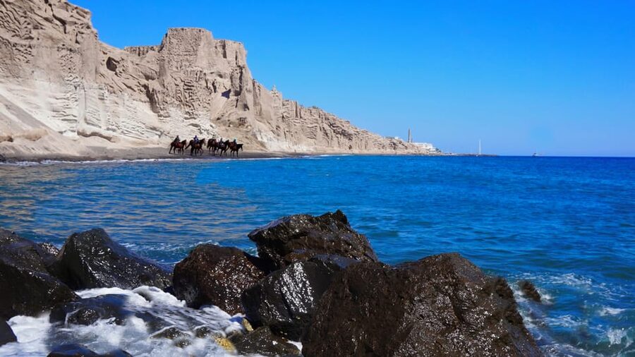 Santorini: Horseback Riding Tour on the Beach - Vineyards and paths: the calming warm-up you will be glad you got