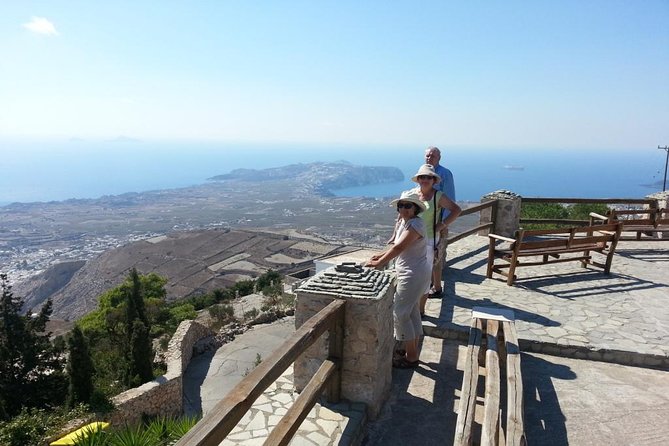 Santorini Island Private Custom Tour in Half or Full Day - Oia sunset planning: when the goal is photos plus breathing room