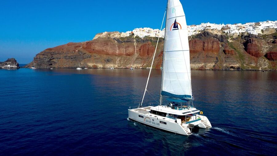 Santorini: Luxurious Catamaran Cruise with Meal & Open Bar - Stop 1, Palea Kameni Hot Springs: Warm Water, Sulfur Reality