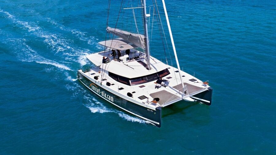 Santorini: Luxurious Catamaran Cruise with Meal & Open Bar - Stop 2, Red Beach Snorkeling: Short Swim Time, Strong Visual Payoff