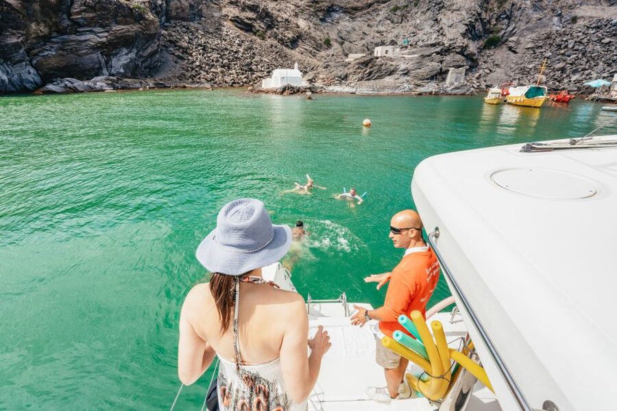 Santorini: Luxury Catamaran Day Trip with Meal and Open Bar - Comfort and Included Extras That Make the Day Easier