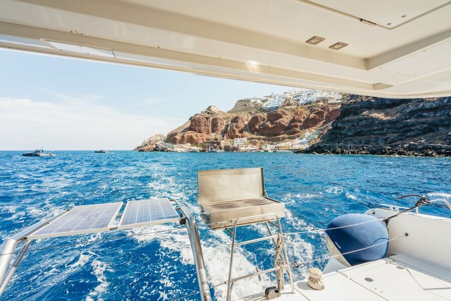 Santorini: Luxury Catamaran Day Trip with Meal and Open Bar - Greek Meal on Board Plus Unlimited Drinks: Food That Actually Feels Included