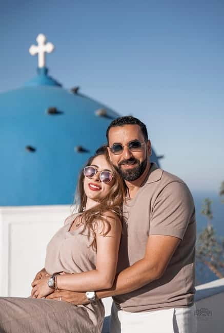 Santorini: Oia Private Couple Photoshoot with 35 Photos - Imerovigli photo stop: a different angle with a calmer feel