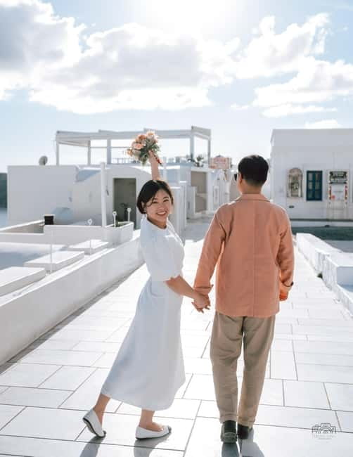 Santorini: Oia Private Couple Photoshoot with 35 Photos - Price value: when $106 per group up to 2 makes sense