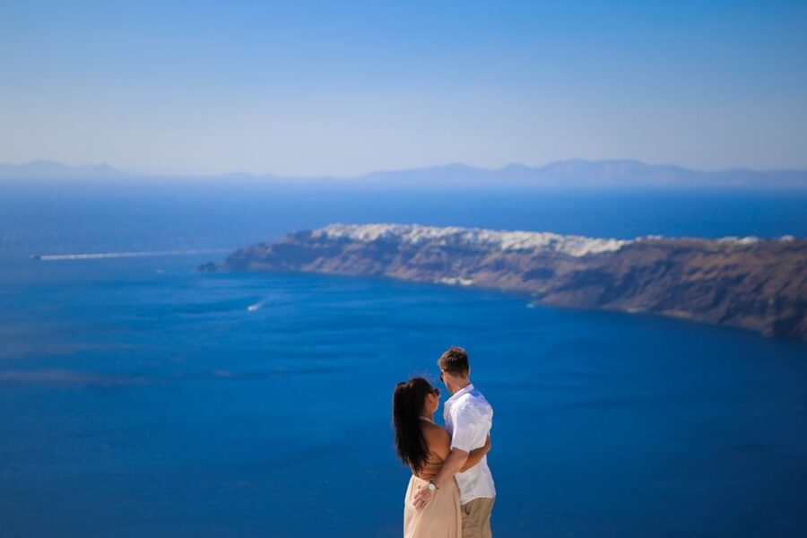 Santorini: Photo Shoot with a Private Vacation Photographer - Families, Couples, Engagements, and Groups Up to 8