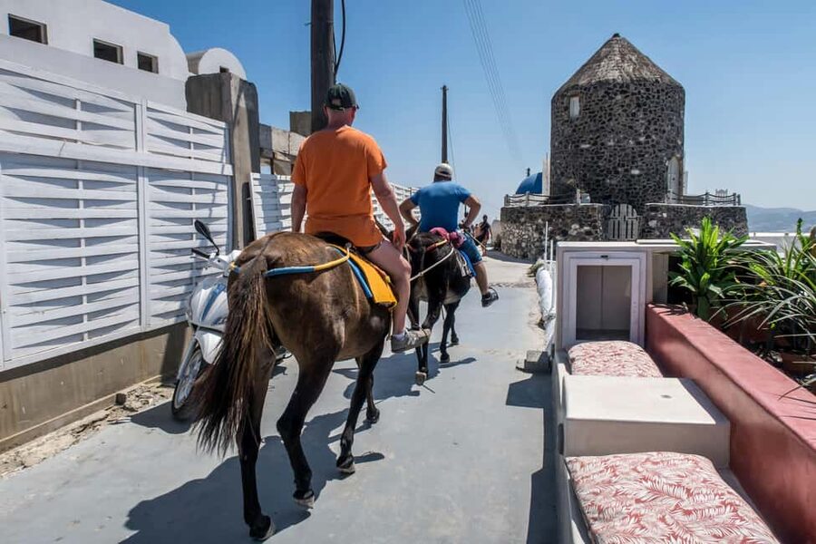 Santorini: Private 3-Hour Highlights Guided Tour with Pickup - Van comfort and what is actually included