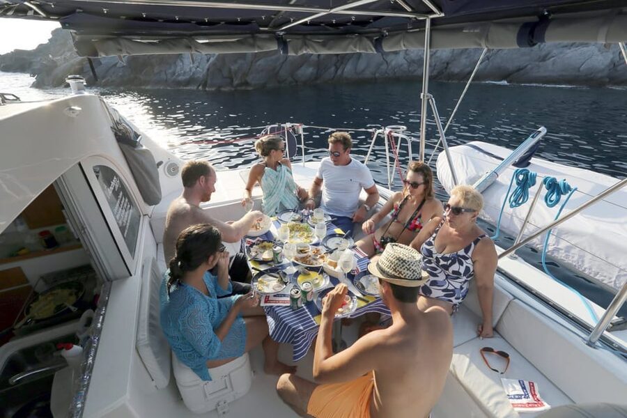 Santorini: Private Catamaran Cruise with Food & Drinks - What to pack for a 5-hour Caldera swim day
