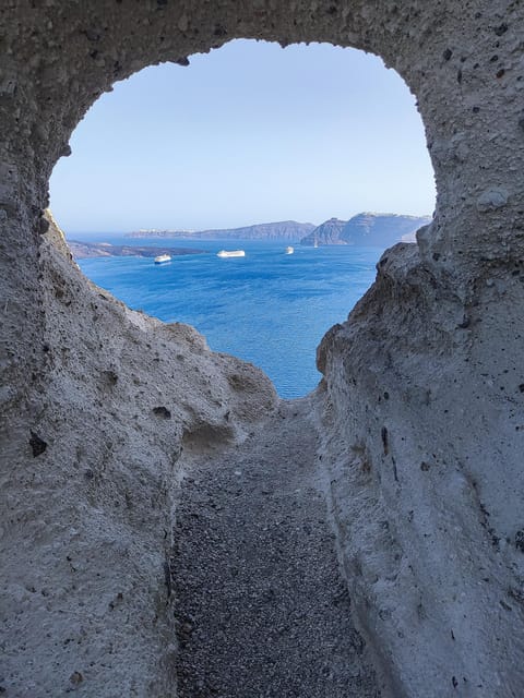 Santorini: Private Sightseeing Tour with Local Guide - Oia Castle and town time, plus a reality check on pacing