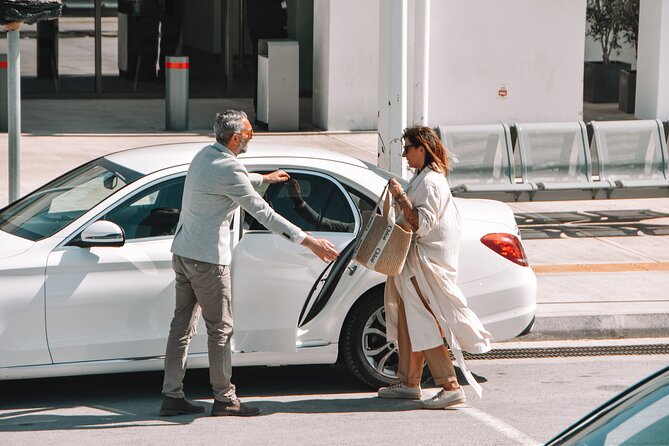 Santorini, Private Transfer with Luxury Airconditioned Vehicle - Why a luxury private transfer feels worth it in Santorini