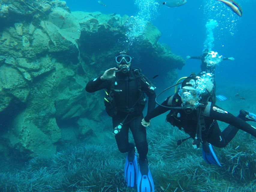 Santorini: Scuba Diving Experience in Caldera for Beginners - Gear fitting and the pre-underwater briefing that keeps things calm