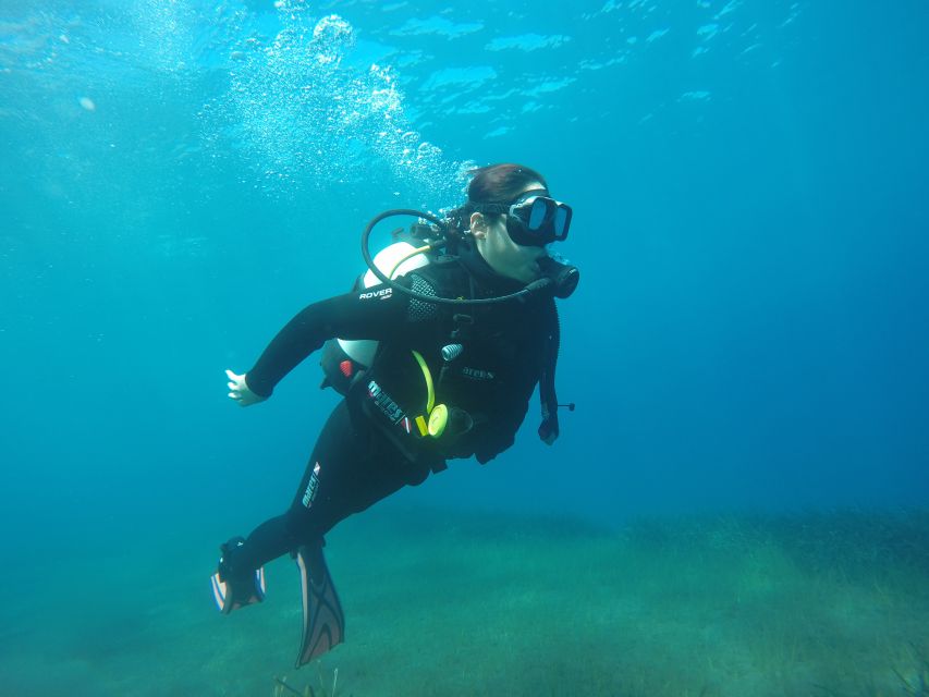 Santorini: Scuba Diving Experience in Caldera for Beginners - What actually happens in the water off the volcanic reef