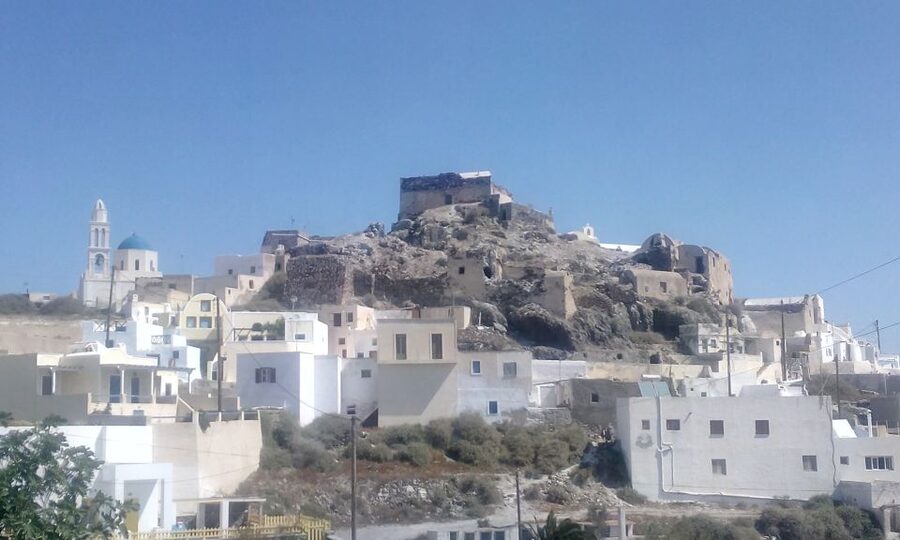 Santorini: Small-Group Highlights Tour of Venetian Castles - Akrotiri Castle Photo Stop: Caldera Views from the South Side