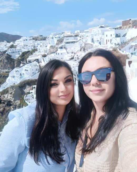 Santorini: Small Group Sightseeing Tour with a Local Guide - How the route handles crowds, weather, and cruise-day pressure