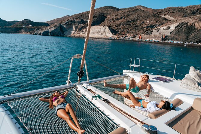 Santorini Sunset Sailing Cruise: Dinner, BBQ, Open Bar, Transfers - Sailing Views en Route to White Beach, Indian Rocks, and the Venetian Lighthouse