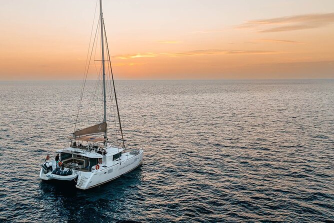 Santorini Sunset Sailing Cruise: Dinner, BBQ, Open Bar, Transfers - Mesa Pigadia Beach for Swimming, Snorkelling, and Dinner