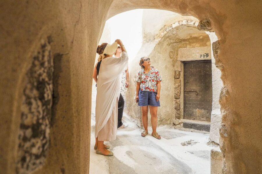 Santorini: Top Sights Day Trip, Wine Tasting, & Oia Sunset - What to Pack, What to Wear, and What to Skip