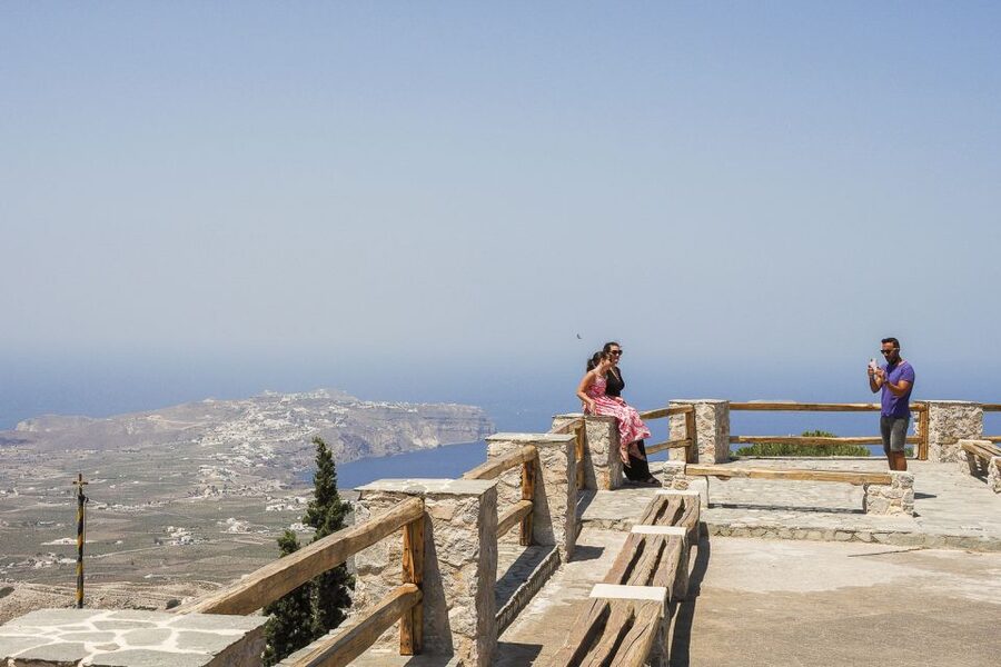 Santorini: Top Sights Day Trip, Wine Tasting, & Oia Sunset - Oia Sunset: Blue Domes, Short Time Windows, Big Payoff